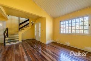 Casa à venda com 142m², 3 dormitórios, 1 suíte, 2 vagas, no bairro Ipanema em Porto Alegre