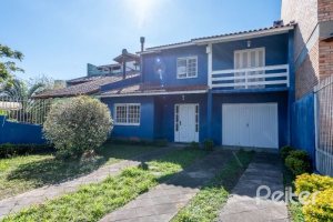 Casa à venda com 142m², 3 dormitórios, 1 suíte, 2 vagas, no bairro Ipanema em Porto Alegre