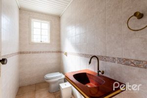 Casa à venda com 142m², 3 dormitórios, 1 suíte, 2 vagas, no bairro Ipanema em Porto Alegre