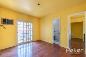 Casa à venda com 142m², 3 dormitórios, 1 suíte, 2 vagas, no bairro Ipanema em Porto Alegre
