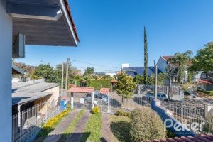 Casa à venda com 142m², 3 dormitórios, 1 suíte, 2 vagas, no bairro Ipanema em Porto Alegre