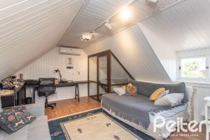 Casa em Condomínio à venda com 143m², 4 dormitórios, 1 suíte, 2 vagas, no bairro Tristeza em Porto Alegre