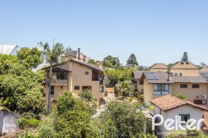 Casa em Condomínio à venda com 143m², 4 dormitórios, 1 suíte, 2 vagas, no bairro Tristeza em Porto Alegre