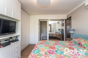 Casa em Condomínio à venda com 143m², 4 dormitórios, 1 suíte, 2 vagas, no bairro Tristeza em Porto Alegre