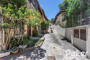 Casa em Condomínio à venda com 143m², 4 dormitórios, 1 suíte, 2 vagas, no bairro Tristeza em Porto Alegre