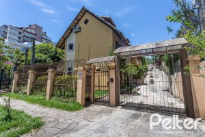 Casa em Condomínio à venda com 143m², 4 dormitórios, 1 suíte, 2 vagas, no bairro Tristeza em Porto Alegre