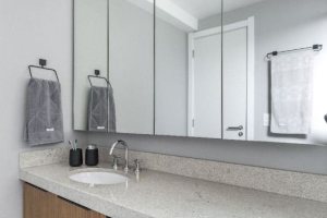 Apartamento à venda com 100m², 3 dormitórios, 1 suíte, 2 vagas, no bairro Cristal em Porto Alegre