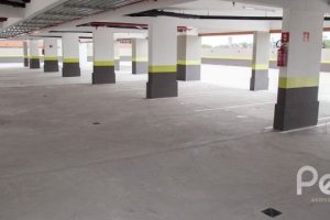 Apartamento à venda com 100m², 3 dormitórios, 1 suíte, 2 vagas, no bairro Cristal em Porto Alegre