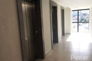 Apartamento à venda com 100m², 3 dormitórios, 1 suíte, 2 vagas, no bairro Cristal em Porto Alegre