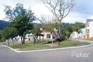 Terreno à venda, no bairro Vila Nova em Porto Alegre