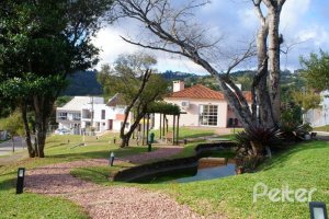 Terreno à venda, no bairro Vila Nova em Porto Alegre
