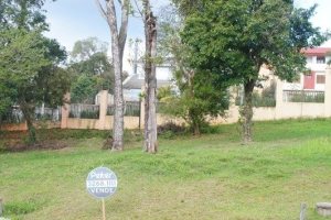 Terreno à venda, no bairro Vila Nova em Porto Alegre
