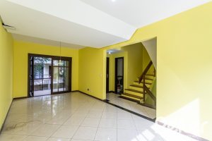 Casa em Condomínio à venda com 179m², 3 dormitórios, 1 suíte, 2 vagas, no bairro Tristeza em Porto Alegre