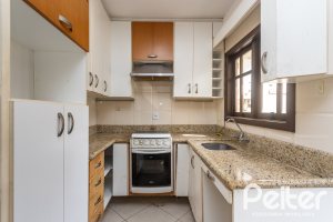 Casa em Condomínio à venda com 179m², 3 dormitórios, 1 suíte, 2 vagas, no bairro Tristeza em Porto Alegre