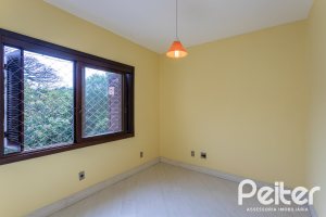 Casa em Condomínio à venda com 179m², 3 dormitórios, 1 suíte, 2 vagas, no bairro Tristeza em Porto Alegre