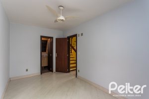 Casa em Condomínio à venda com 179m², 3 dormitórios, 1 suíte, 2 vagas, no bairro Tristeza em Porto Alegre