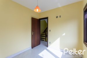 Casa em Condomínio à venda com 179m², 3 dormitórios, 1 suíte, 2 vagas, no bairro Tristeza em Porto Alegre