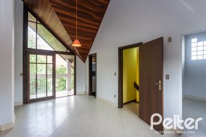 Casa em Condomínio à venda com 179m², 3 dormitórios, 1 suíte, 2 vagas, no bairro Tristeza em Porto Alegre
