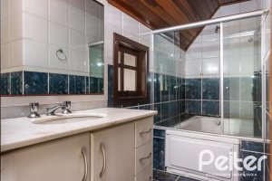 Casa em Condomínio à venda com 179m², 3 dormitórios, 1 suíte, 2 vagas, no bairro Tristeza em Porto Alegre