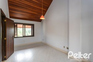 Casa em Condomínio à venda com 179m², 3 dormitórios, 1 suíte, 2 vagas, no bairro Tristeza em Porto Alegre
