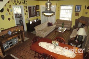 Casa em Condomínio à venda com 198m², 3 dormitórios, 1 suíte, 2 vagas, no bairro Tristeza em Porto Alegre