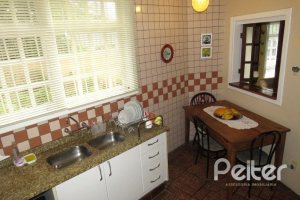 Casa em Condomínio à venda com 198m², 3 dormitórios, 1 suíte, 2 vagas, no bairro Tristeza em Porto Alegre