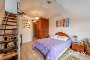Casa à venda com 240m², 3 dormitórios, 2 suítes, 4 vagas, no bairro Guarujá em Porto Alegre