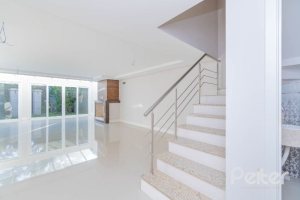 Casa em Condomínio à venda com 343m², 3 dormitórios, 3 suítes, 3 vagas, no bairro Tristeza em Porto Alegre