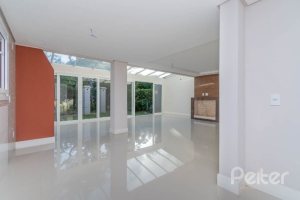 Casa em Condomínio à venda com 343m², 3 dormitórios, 3 suítes, 3 vagas, no bairro Tristeza em Porto Alegre