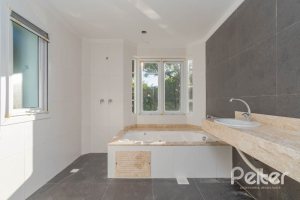 Casa em Condomínio à venda com 343m², 3 dormitórios, 3 suítes, 3 vagas, no bairro Tristeza em Porto Alegre