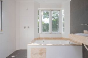 Casa em Condomínio à venda com 343m², 3 dormitórios, 3 suítes, 3 vagas, no bairro Tristeza em Porto Alegre
