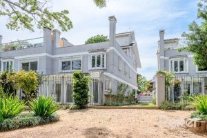 Casa em Condomínio à venda com 343m², 3 dormitórios, 3 suítes, 3 vagas, no bairro Tristeza em Porto Alegre