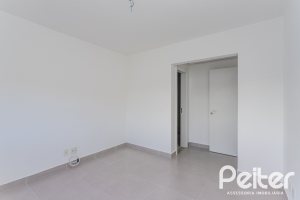 Apartamento à venda com 74m², 2 dormitórios, 1 suíte, 2 vagas, no bairro Tristeza em Porto Alegre