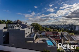 Apartamento à venda com 74m², 2 dormitórios, 1 suíte, 2 vagas, no bairro Tristeza em Porto Alegre