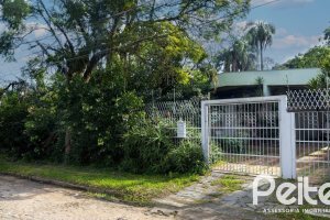 Casa à venda com 799m², 5 dormitórios, 1 suíte, 4 vagas, no bairro Ipanema em Porto Alegre