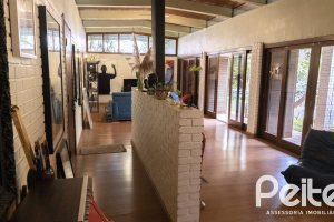 Casa à venda com 799m², 5 dormitórios, 1 suíte, 4 vagas, no bairro Ipanema em Porto Alegre