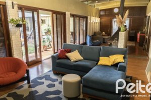 Casa à venda com 799m², 5 dormitórios, 1 suíte, 4 vagas, no bairro Ipanema em Porto Alegre