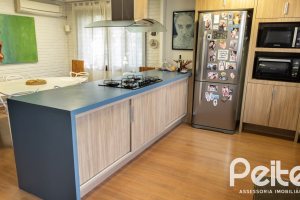 Casa à venda com 799m², 5 dormitórios, 1 suíte, 4 vagas, no bairro Ipanema em Porto Alegre