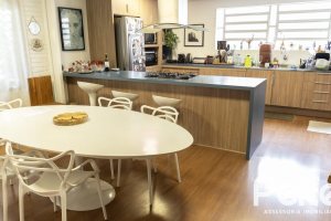 Casa à venda com 799m², 5 dormitórios, 1 suíte, 4 vagas, no bairro Ipanema em Porto Alegre