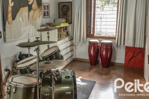 Casa à venda com 799m², 5 dormitórios, 1 suíte, 4 vagas, no bairro Ipanema em Porto Alegre