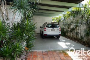 Casa à venda com 799m², 5 dormitórios, 1 suíte, 4 vagas, no bairro Ipanema em Porto Alegre