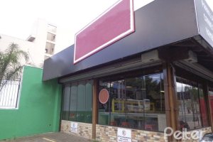 Comercial à venda com 150m², 10 vagas, no bairro Menino Deus em Porto Alegre