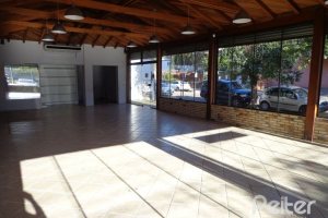 Comercial à venda com 150m², 10 vagas, no bairro Menino Deus em Porto Alegre