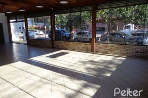 Comercial à venda com 150m², 10 vagas, no bairro Menino Deus em Porto Alegre
