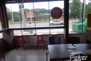 Comercial à venda com 150m², 10 vagas, no bairro Menino Deus em Porto Alegre