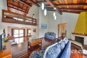 Casa à venda com 280m², 3 dormitórios, 1 suíte, 2 vagas, no bairro Ipanema em Porto Alegre