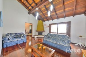 Casa à venda com 280m², 3 dormitórios, 1 suíte, 2 vagas, no bairro Ipanema em Porto Alegre