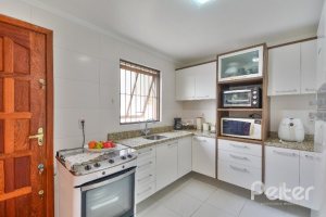 Casa à venda com 280m², 3 dormitórios, 1 suíte, 2 vagas, no bairro Ipanema em Porto Alegre