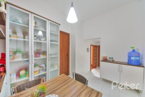 Casa à venda com 280m², 3 dormitórios, 1 suíte, 2 vagas, no bairro Ipanema em Porto Alegre