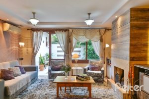 Casa em Condomínio à venda com 293m², 3 dormitórios, 1 suíte, 2 vagas, no bairro Tristeza em Porto Alegre